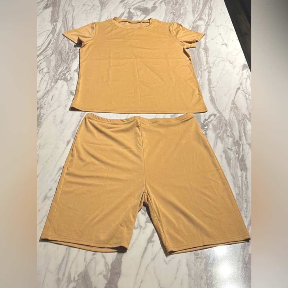 XL Brand New Two Piece Matching Short Set!